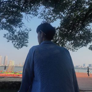 抱着欧洲美女大屁股狠狠操
